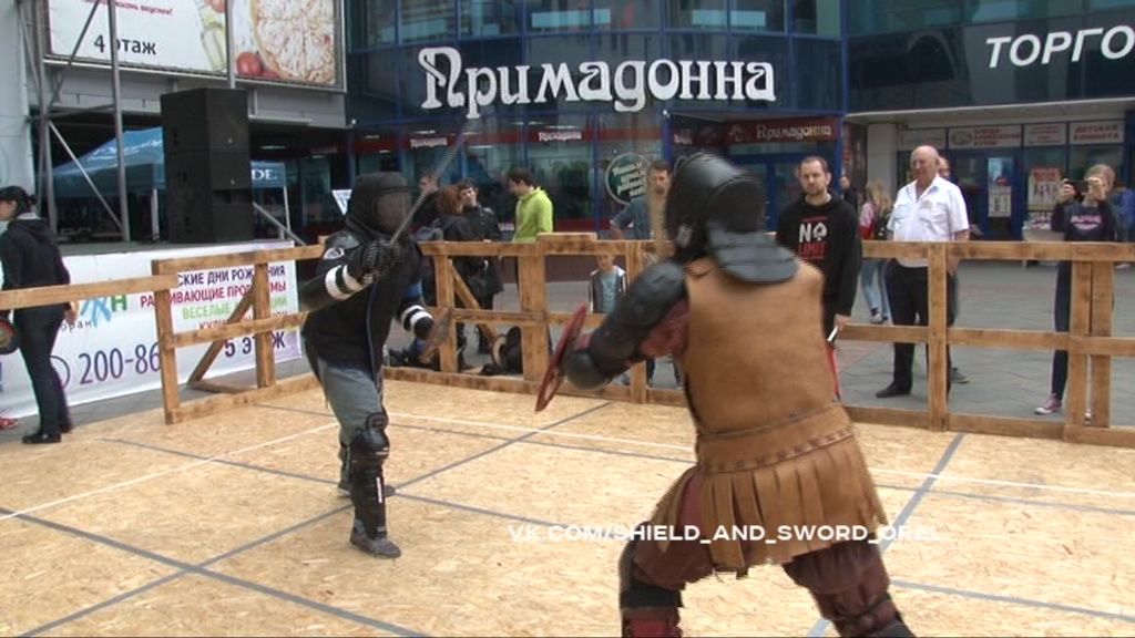 Возродили эпоху Ренессанса: на фестивале «Щит и меч» в Орле сражались рыцари