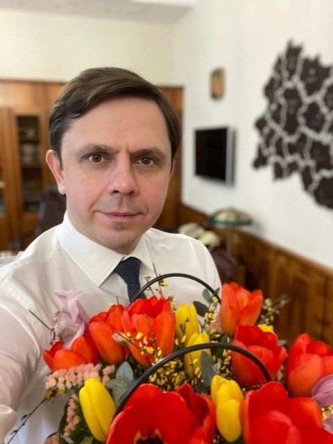 Андрей Клычков поздравил жительниц Орла с Днем матери