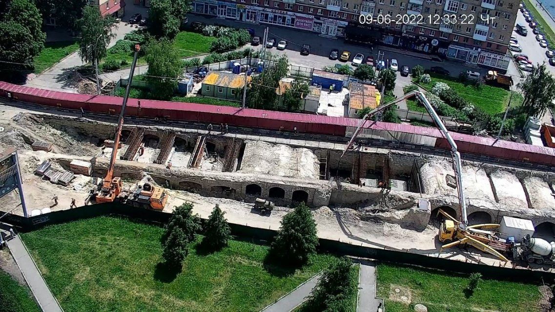 «В активную фазу перешли работы с бетоном»: мэрия рассказала о ходе ремонта Красного моста