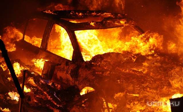 В Орле на выходных сгорело два автомобиля В Орле на выходных сгорело два автомобиля