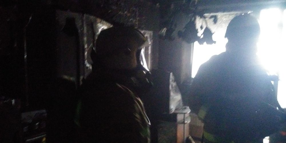 Во Мценске из-за новогодней гирлянды загорелась квартира