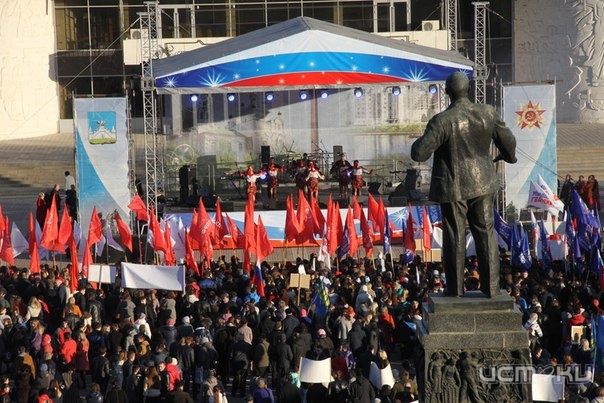 В центре Орла состоялся митинг "Мы вместе" В центре Орла состоялся митинг "Мы вместе"