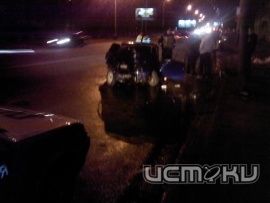 В Орле "семерка" врезалась в столб В Орле "семерка" врезалась в столб