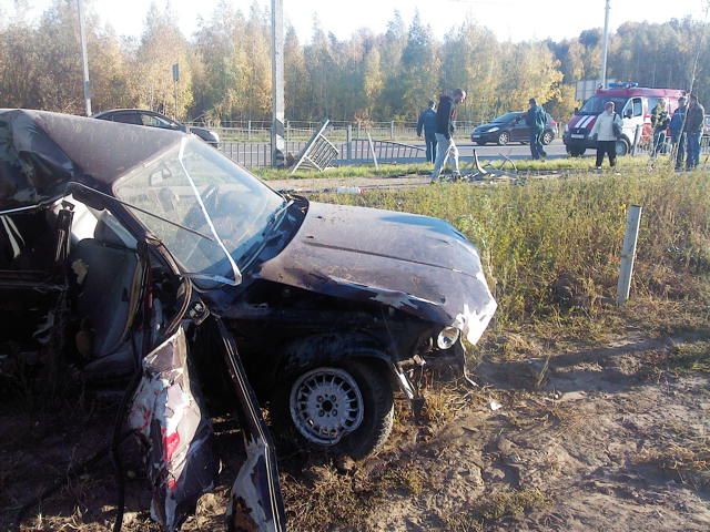 В Орле водитель "BMW" влетел в дорожное ограждение. Пассажир погиб В Орле водитель "BMW" влетел в дорожное ограждение. Пассажир погиб