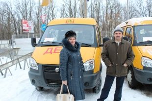 Восемь школьных автобусов передали сельским школам Орловской области