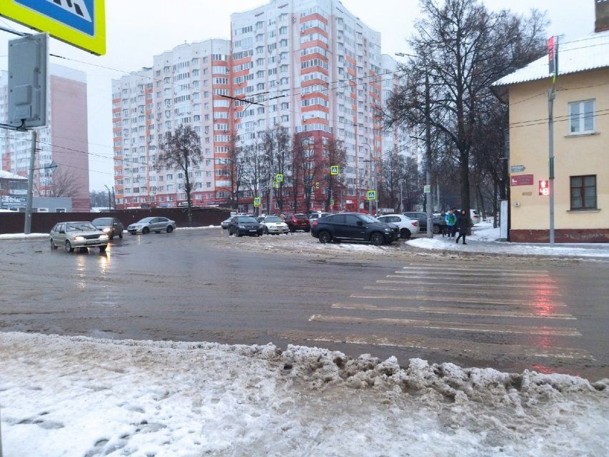 В Орле установили новый светофор на пересечении улиц Тургенева и Лескова. Он вызвал негодование у горожан