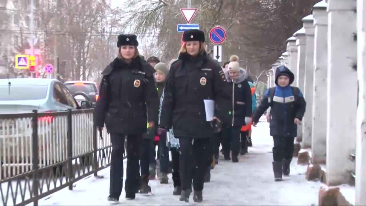 ВИДЕО: орловские полицейские сняли музыкальное поздравление для женщин |  05.03.2021 | Орел - БезФормата