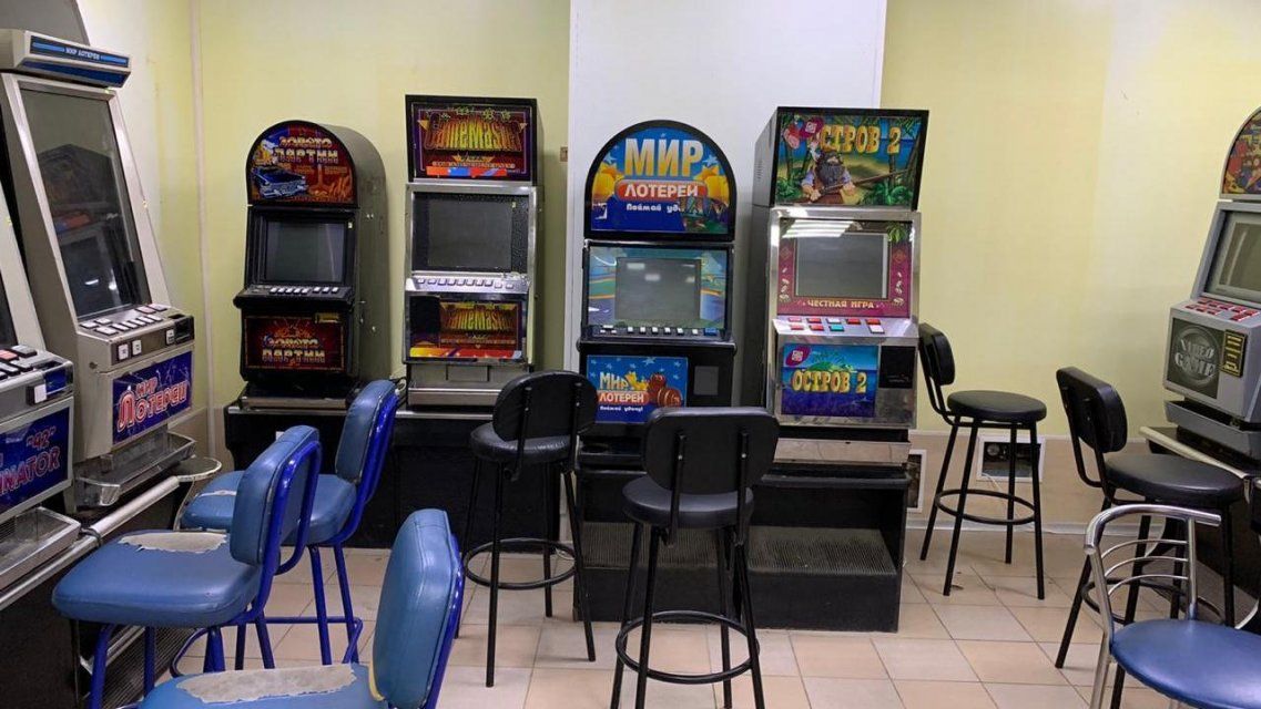 Фоторепортаж: в Орле накрыли еще одну сеть подпольных игорных клубов