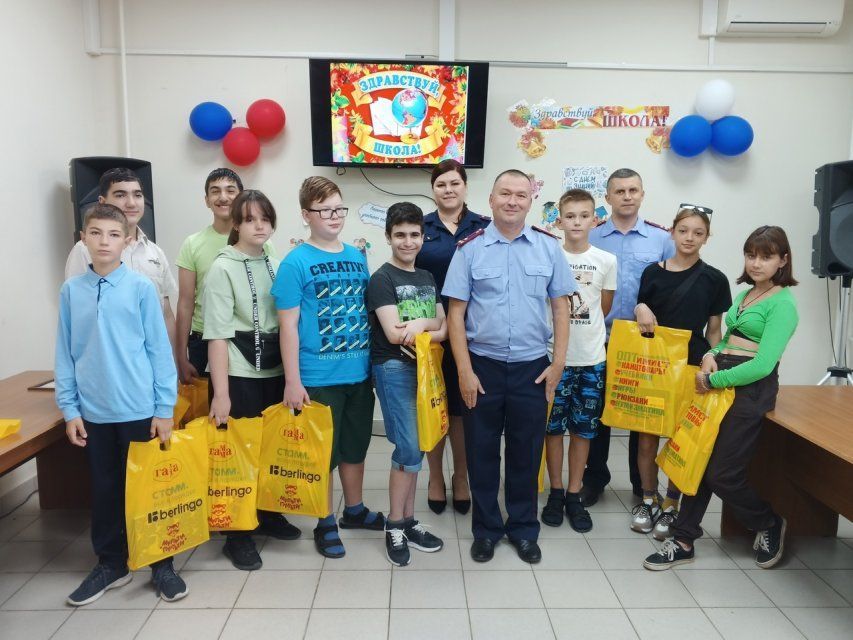 Орловские следователи приняли участие в благотворительной акции «Дорога в школу»