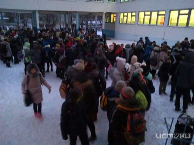 В Орле детей эвакуировали из школы № 37 В Орле детей эвакуировали из школы № 37