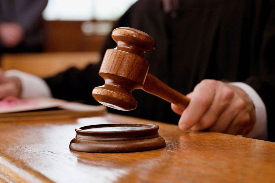 В Орле осудили надзирателя, который обеспечил заключенного алкоголем и телефоном