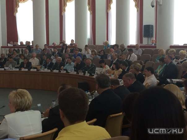 На сегодняшней сессии областного совета народных депутатов Валентина Остроушко подняла вопрос плачевного состояния типографии "Труд" На сегодняшней сессии областного совета народных депутатов Валентина Остроушко подняла вопрос плачевного состояния типографии "Труд"