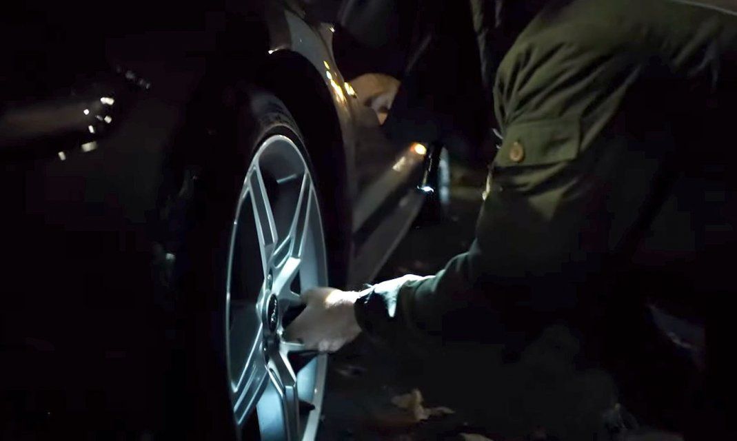 Двое безработных парней украли у орловчанина колеса на литых дисках на 40 тыс. рублей
