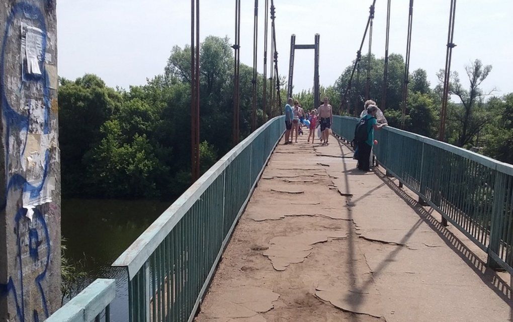 Дорога в Светлую Жизнь: в Орле разваливается мост возле парка «Ботаника» 