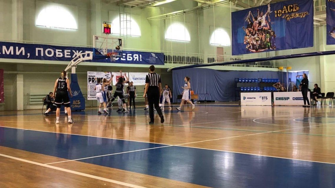 В эти минуты орловские баскетболистки сражаются с командой из Санкт-Петербурга 