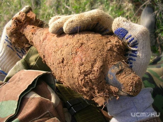 Орловчанин при строительстве гаража обнаружил артснаряд времен ВОВ Орловчанин при строительстве гаража обнаружил артснаряд времен ВОВ