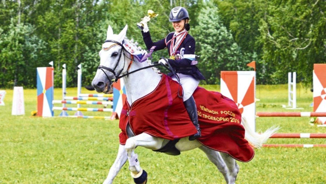 В эфире Ретро FM – первая женщина, победившая в конном троеборье на чемпионате России