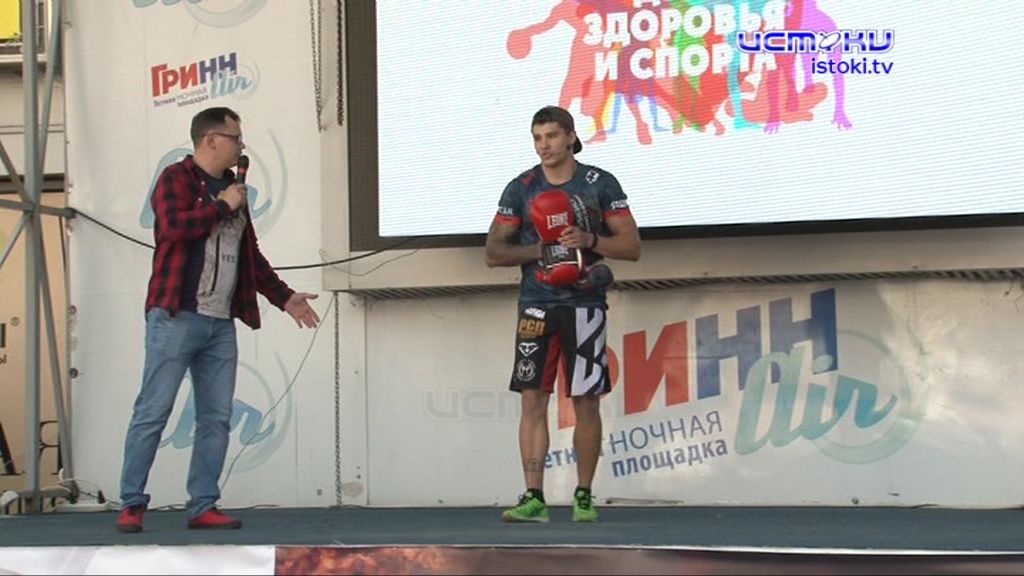 «Зарядка с чемпионом»: орловчане побоксировали с Владом Туйновым