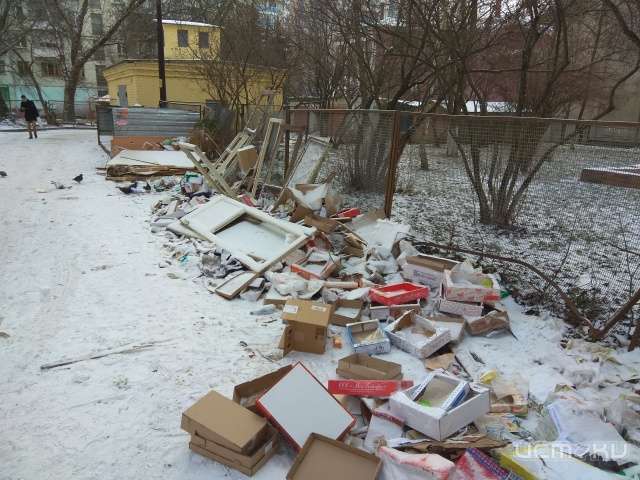Орловские активисты требуют убрать свалку с бульвара Победы Орловские активисты требуют убрать свалку с бульвара Победы