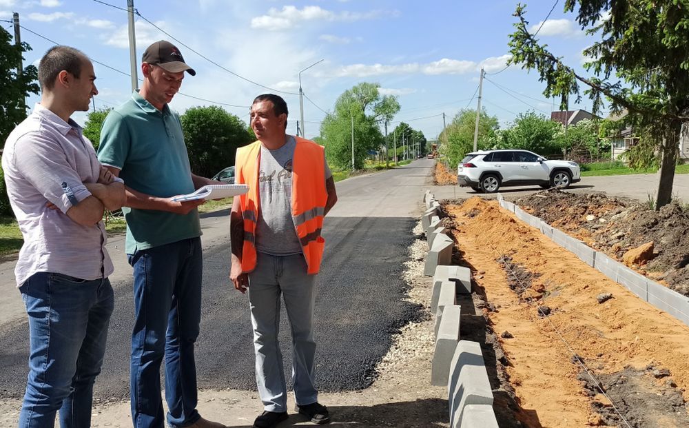 В рамках нацпроекта «Безопасные качественные дороги» осуществляется ремонт региональной дороги в Корсаковском районе