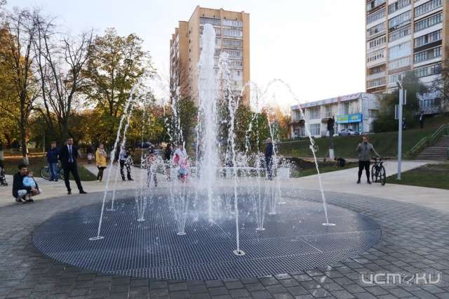 Клычков посмотрел, как ремонтируются орловские парки Клычков посмотрел, как ремонтируются орловские парки