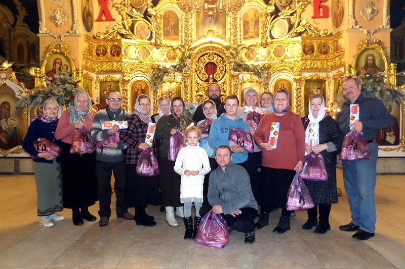 В Богоявленском соборе инвалидов по слуху поздравили с Рождеством Христовым