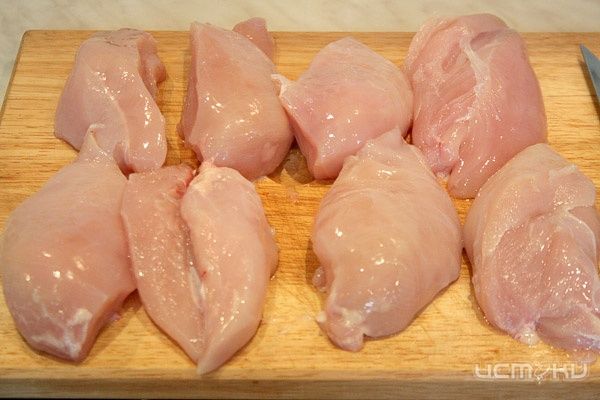 В Орловской области школьников чуть не накормили некачественной курицей В Орловской области школьников чуть не накормили некачественной курицей