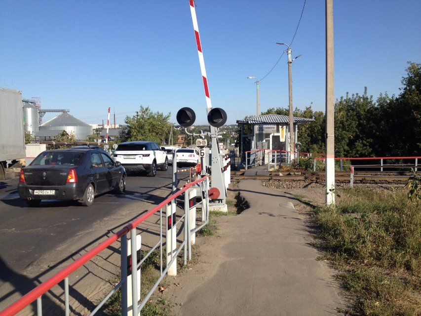 Администрация города опубликовала информацию о движении через железнодорожный переезд на пер. Маслозаводском