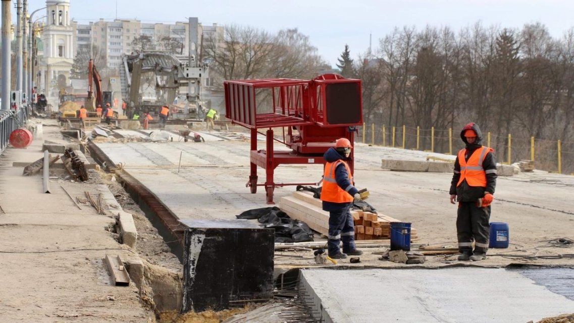 Вместо онлайн-трансляции — фотоотчет: Клычков показал, как ремонтируют мост Дружбы