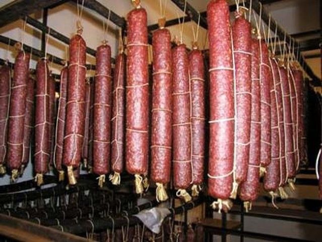 В прошлом месяце подорожали сахар, хлеб и колбаса В прошлом месяце подорожали сахар, хлеб и колбаса
