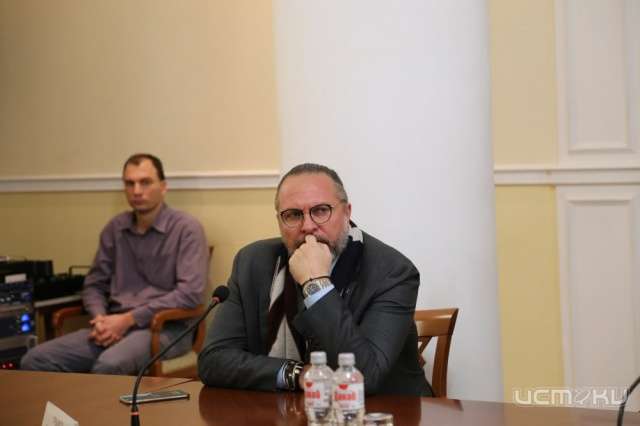 В Орле режиссер Юрий Грымов учил коллег разговаривать с чиновниками В Орле режиссер Юрий Грымов учил коллег разговаривать с чиновниками