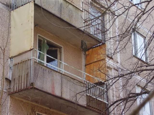 Орловчанка оказалась заложницей балкона Орловчанка оказалась заложницей балкона