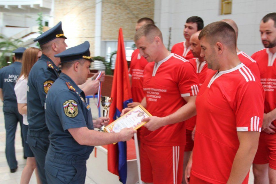 Орловские сотрудники МЧС заняли третье место на турнире по волейболу