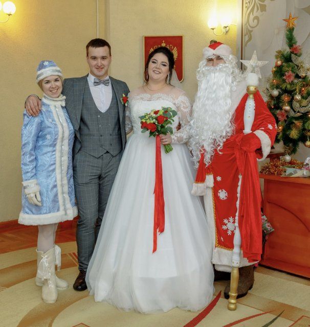 В Ливнах в последние дни уходящего года брачные союзы скрепили 3 пары