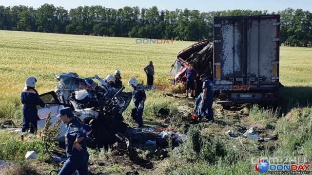 В массовом ДТП в Ростовской области погибла орловская семья с тремя детьми В массовом ДТП в Ростовской области погибла орловская семья с тремя детьми