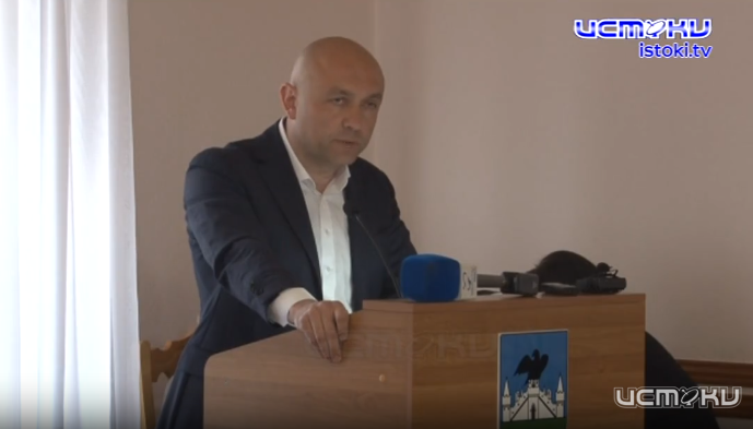Надеемся и на мебель тоже деньги дадут. Мэр рассказал депутатам о капремонте в орловских школах Надеемся и на мебель тоже деньги дадут. Мэр рассказал депутатам о капремонте в орловских школах