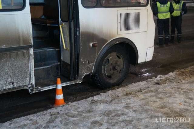 В Орле 37-летнюю женщину увезли в больницу после падения в маршрутке В Орле 37-летнюю женщину увезли в больницу после падения в маршрутке