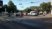 (Видео) Автомобиль столкнулся с мотоциклом: серьезная авария (Видео) Автомобиль столкнулся с мотоциклом: серьезная авария