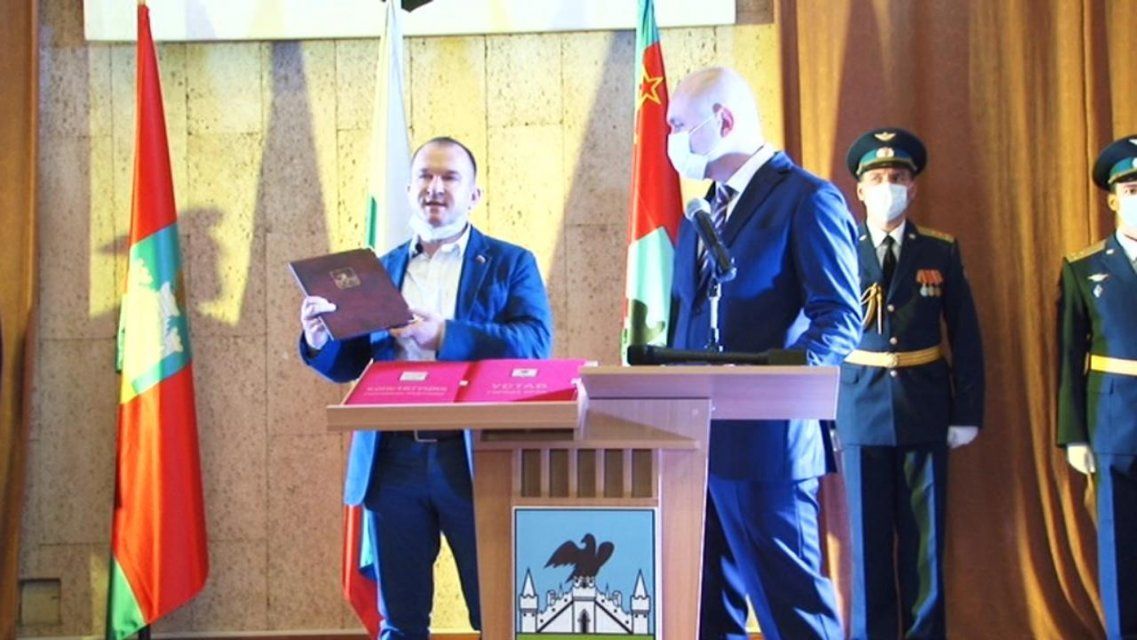 Новому мэру Орла вручили согласие на прохождение проверки на детекторе лжи