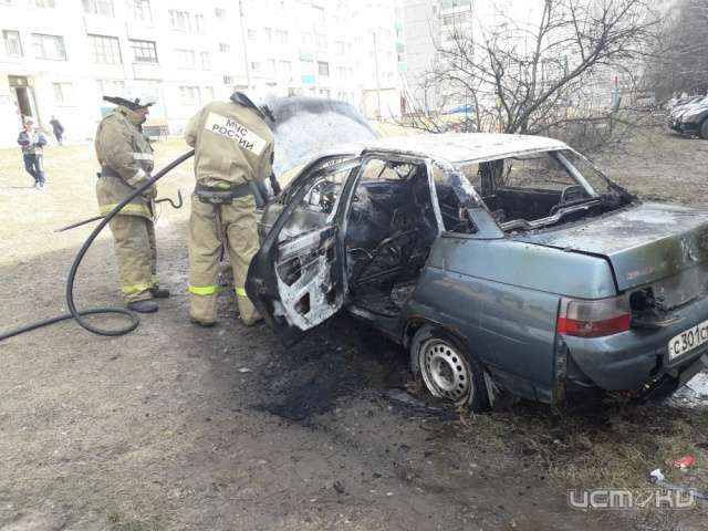 Из-за поджога во Мценске от огня пострадали пять автомобилей Из-за поджога во Мценске от огня пострадали пять автомобилей