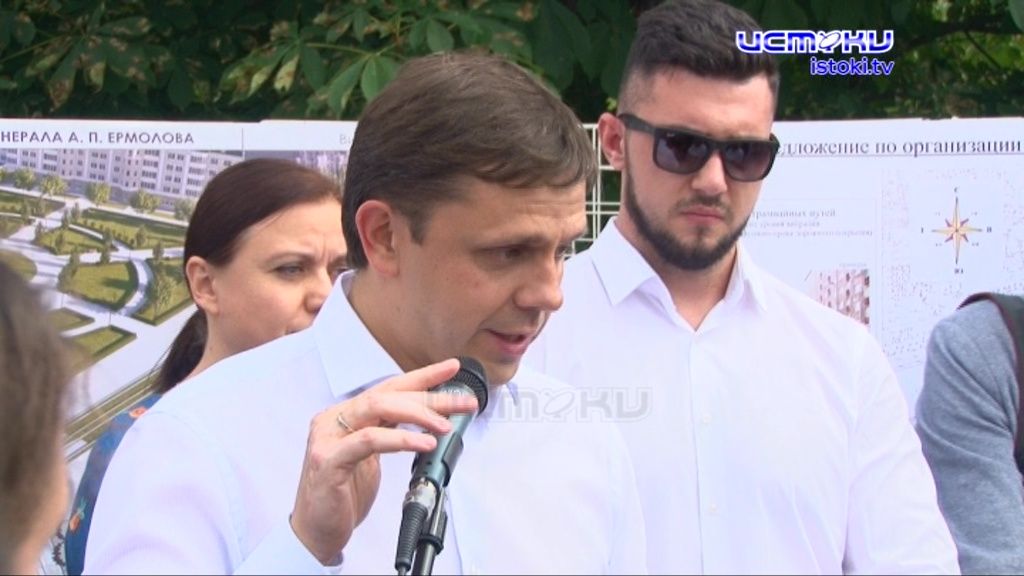 Вышел к народу: Клычков собрал в сквере Ермолова сторонников и противников реконструкции 