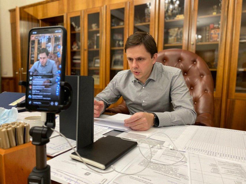 Накануне глава региона Андрей Клычков вышел в прямой эфир в соцсети ВКонтакте. Какие темы были затронуты на этот раз?
