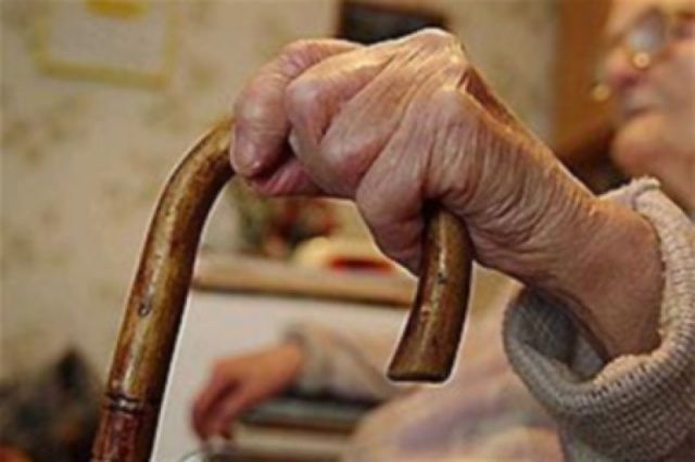 В Орле мошенница украла у 89-летней бабушки 28 тысяч рублей В Орле мошенница украла у 89-летней бабушки 28 тысяч рублей