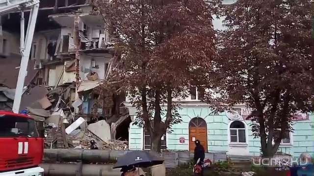 Дальнейшая судьба «карточного» дома решится на заседании комиссии по ЧС Дальнейшая судьба «карточного» дома решится на заседании комиссии по ЧС