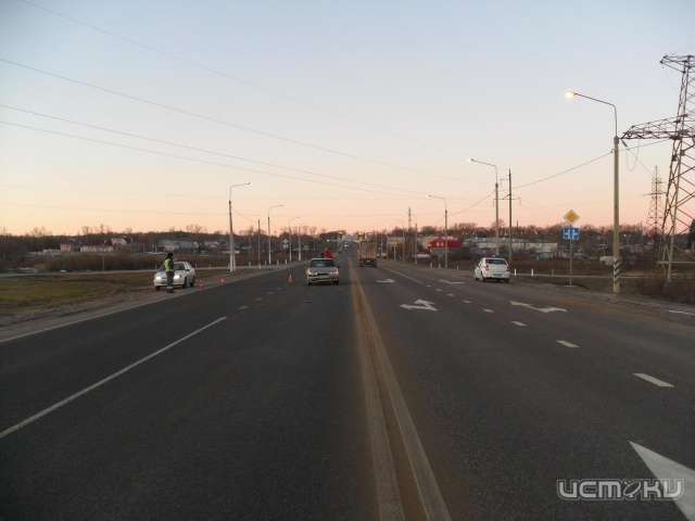 На трассе в Орловской области женщина попала под колеса автомобиля На трассе в Орловской области женщина попала под колеса автомобиля