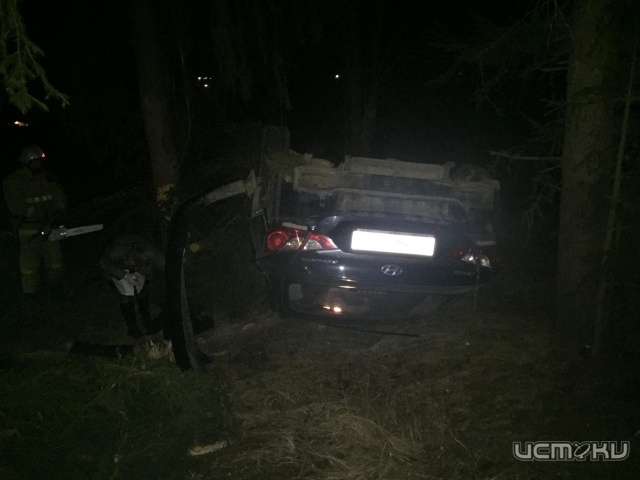 Во Мценском районе иномарка врезалась в дерево и перевернулась Во Мценском районе иномарка врезалась в дерево и перевернулась
