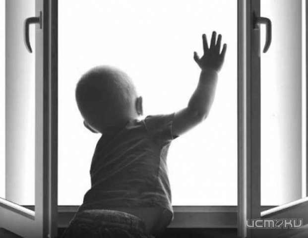 В последнее время участились случаи выпадения маленьких детей из окон В последнее время участились случаи выпадения маленьких детей из окон