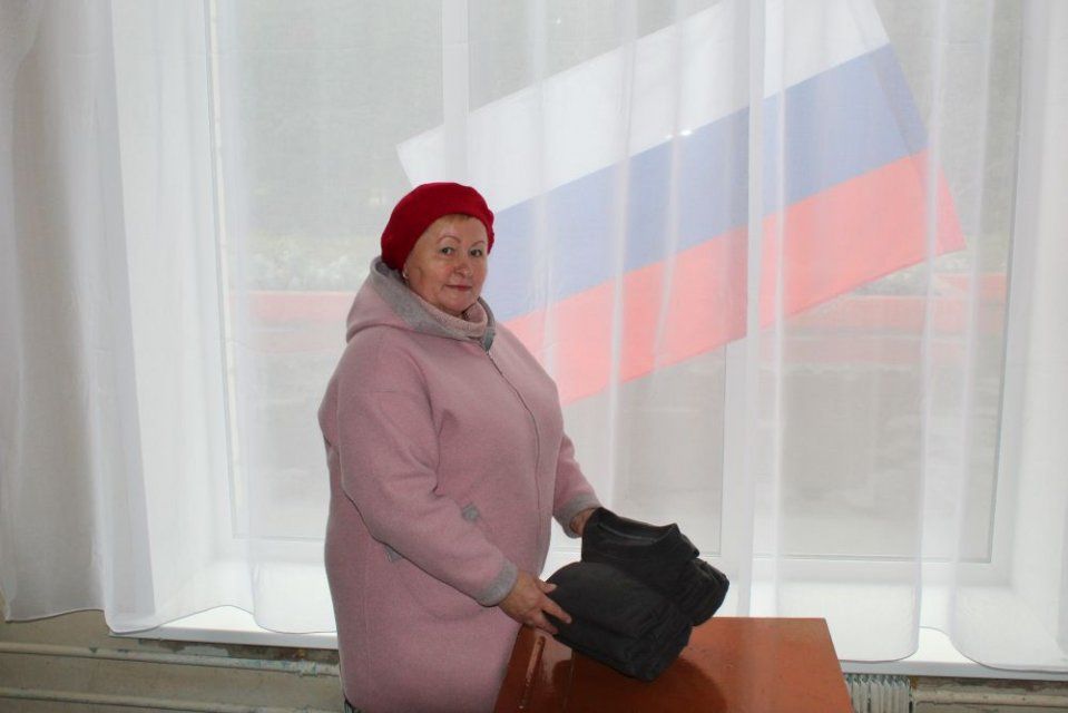 С теплом и заботой: жительница Шаблыкинского района шьет для мобилизованных орловчан теплую одежду