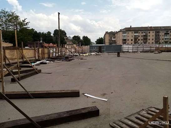 «Триумф» заставят восстанавливать асфальт на площади Жукова