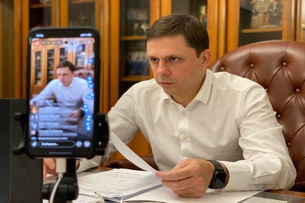 На повестке дня уборка снега. Губернатор области Андрей Клычков провел очередной стрим в социальной сети ВКонтакте
